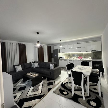 Elezi Apartment City Centre تيرانا المظهر الخارجي الصورة